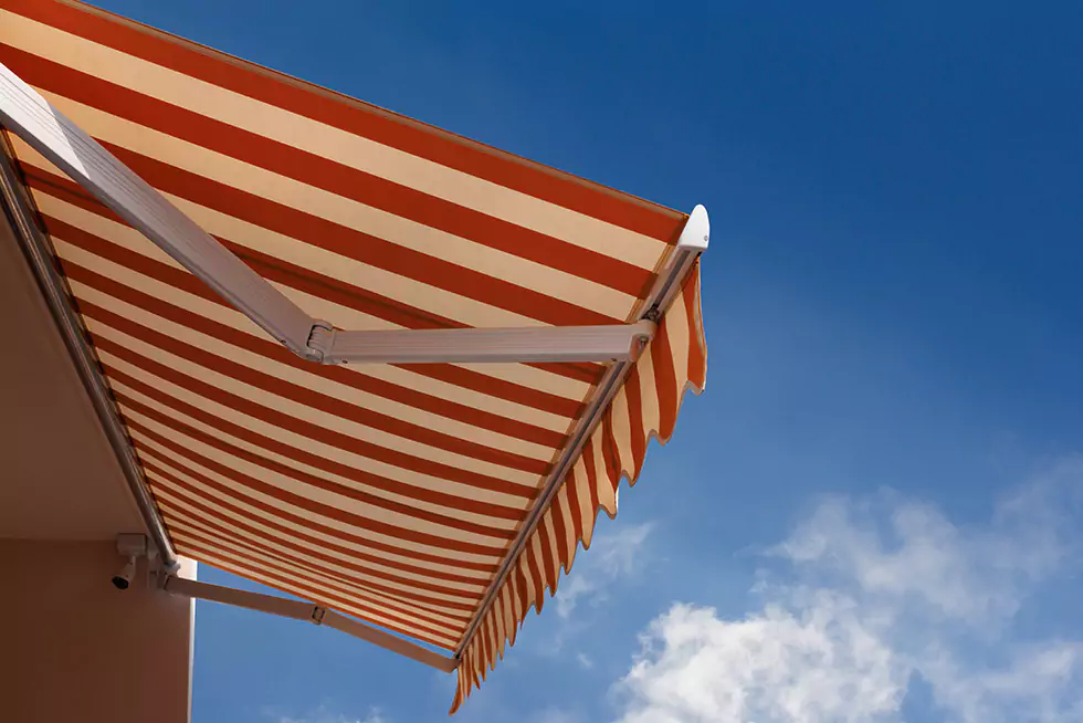 Bunte Markise als Sonnenschutz